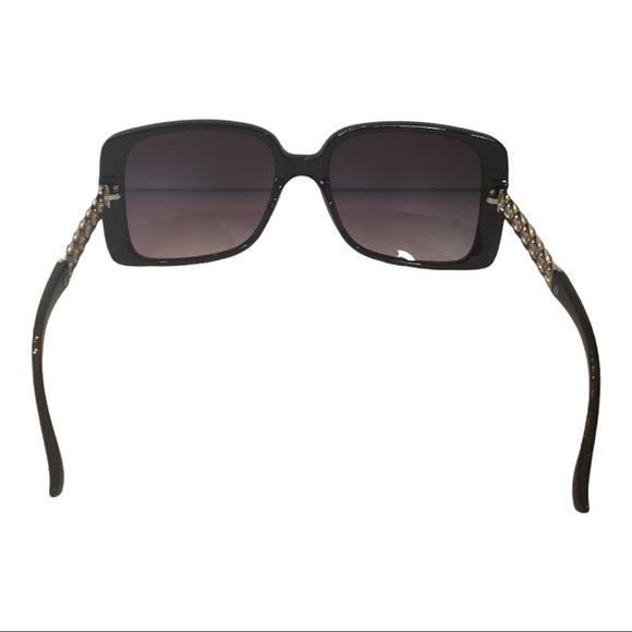 Oversized Black Sunglasses A Silver Chain Link Detail On The Arms - Picture 3 of 12